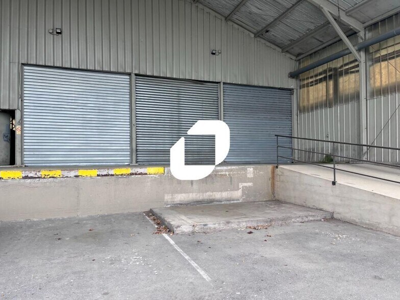 Flex in Seclin for lease - Building Photo - Image 2 of 7