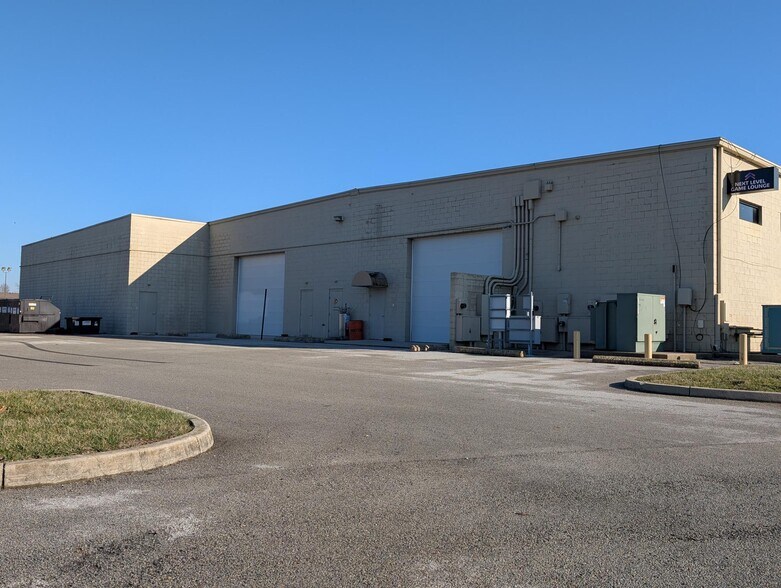 569 S Main St, Englewood, OH à louer - Photo du bâtiment - Image 2 de 10