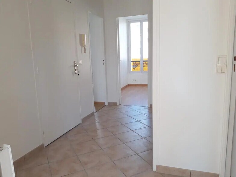 Office in Poissy for lease - Interior Photo - Image 3 of 5