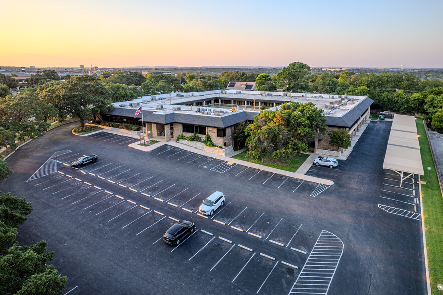 3355 Cherry Ridge St, San Antonio, TX à louer - Photo du bâtiment - Image 1 de 15