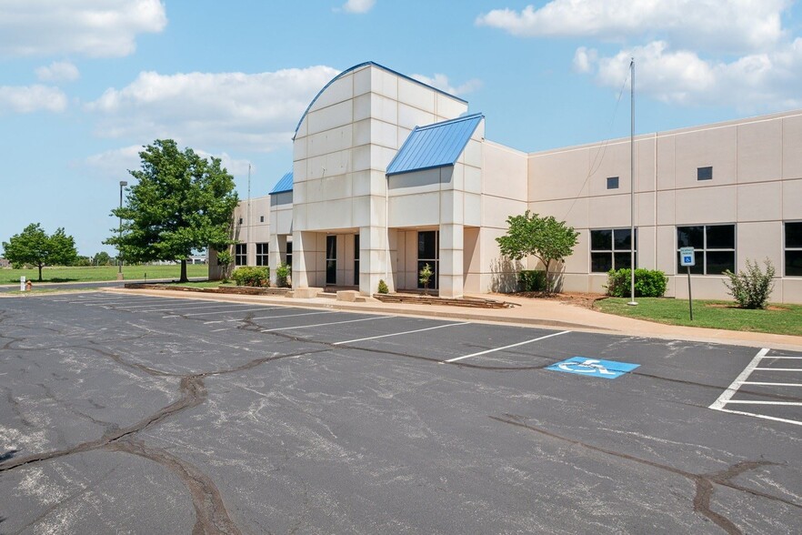 8400 Silver Crossing, Oklahoma City, OK à vendre - Photo du bâtiment - Image 2 de 15