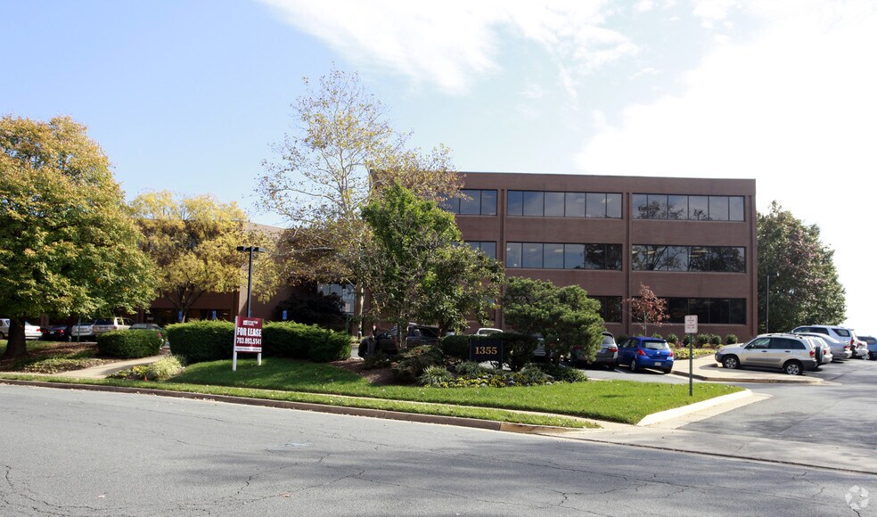 1355 Beverly Rd, McLean, VA à louer - Photo du bâtiment - Image 1 de 12