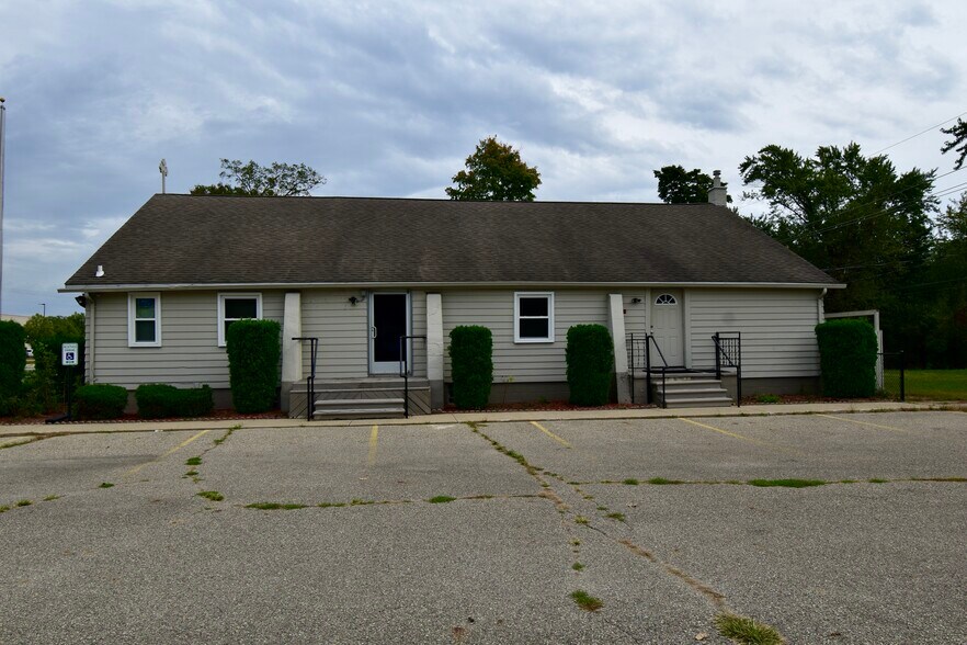 730 E Auburn Rd, Rochester Hills, MI à vendre - Photo du bâtiment - Image 2 de 10