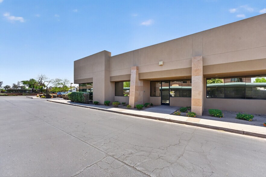 15810 S 45th St, Phoenix, AZ à vendre - Photo du bâtiment - Image 2 de 22
