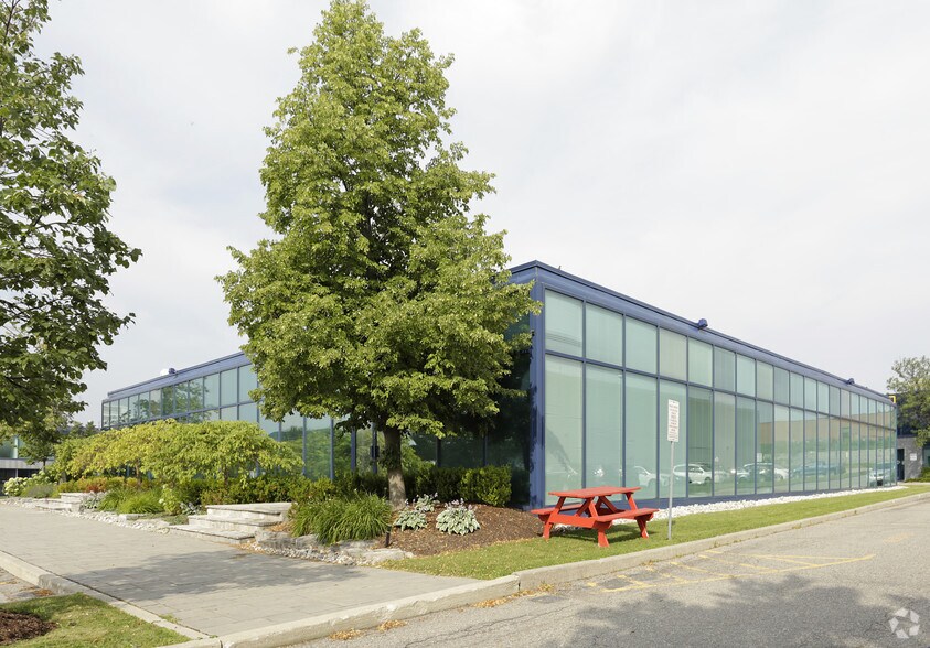 175 E Traders Blvd, Mississauga, ON for lease - Building Photo - Image 2 of 6