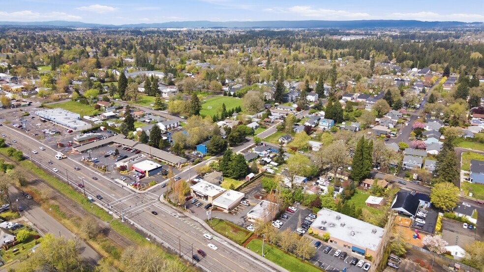 17735-17755 SW Tualatin Valley Hwy, Beaverton, OR à vendre - Photo du bâtiment - Image 3 de 7