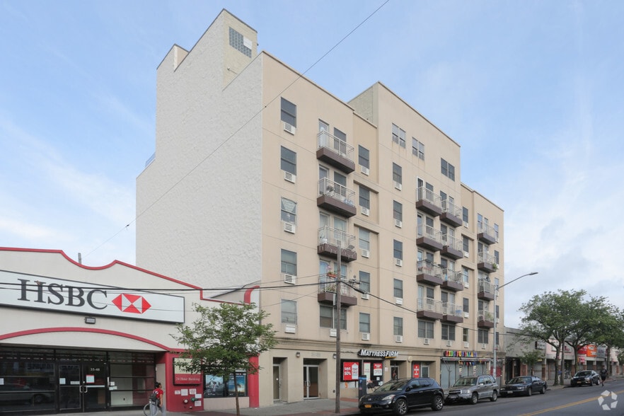 3538 Junction Blvd, Corona, NY à louer - Photo du bâtiment - Image 1 de 3