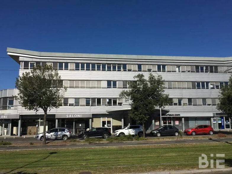 Office in Mérignac for lease - Building Photo - Image 2 of 17