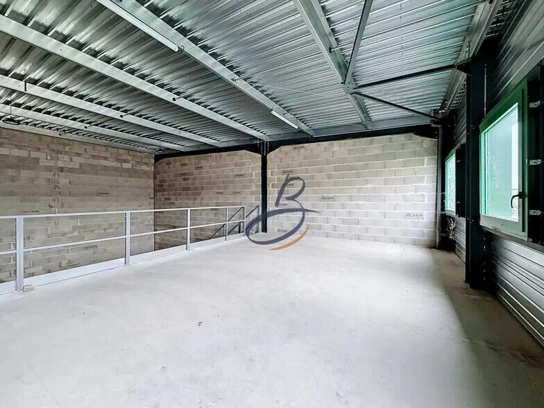Flex in Saint-Quentin-Fallavier for lease - Interior Photo - Image 3 of 10
