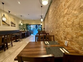 Retail in Barcelona, Barcelona for lease Interior Photo- Image 2 of 21