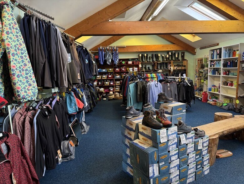 2 Main St, Grange Over Sands for sale - Interior Photo - Image 2 of 14