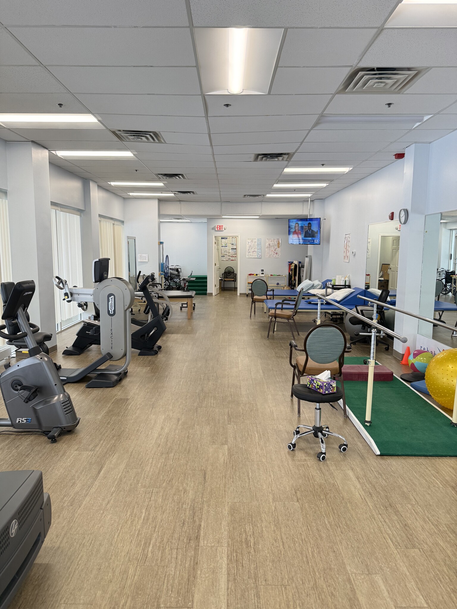 8975 W Golf Rd, Niles, IL à louer Photo intérieure- Image 1 de 5