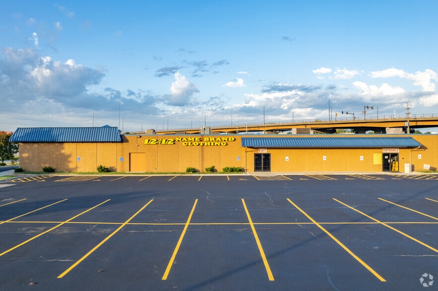 8800-8850 Marshall Dr, Lenexa, KS à louer - Photo du bâtiment - Image 3 de 4