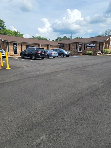 112 E Dixon Blvd, Shelby, NC for lease - Building Photo - Image 1 of 23