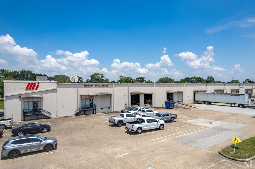 1200-1236 Silber Rd, Houston, TX à louer - Photo du bâtiment - Image 2 de 4