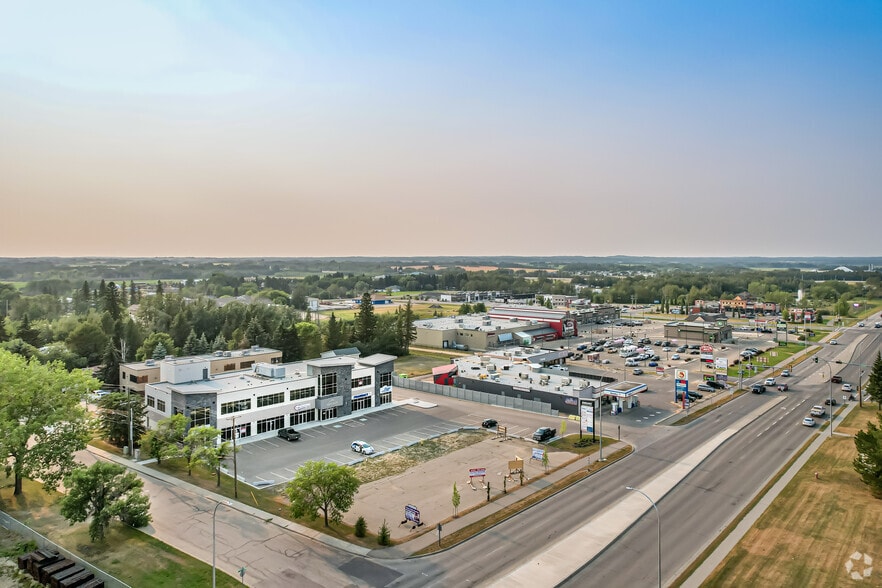 4620 48 St, Stony Plain, AB à louer - Aérien - Image 2 de 8