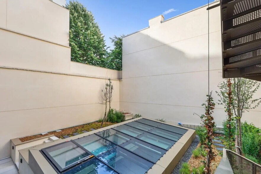 Bureau dans Neuilly-sur-Seine à louer - Photo du bâtiment - Image 3 de 8
