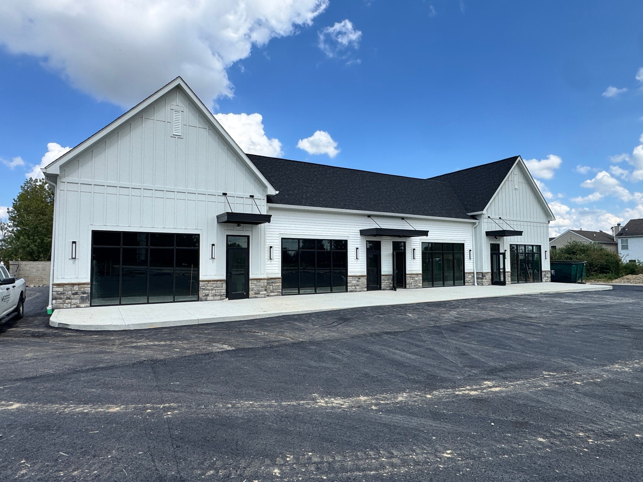 4662-4668 Hall Rd, Columbus, OH for lease Interior Photo- Image 1 of 13