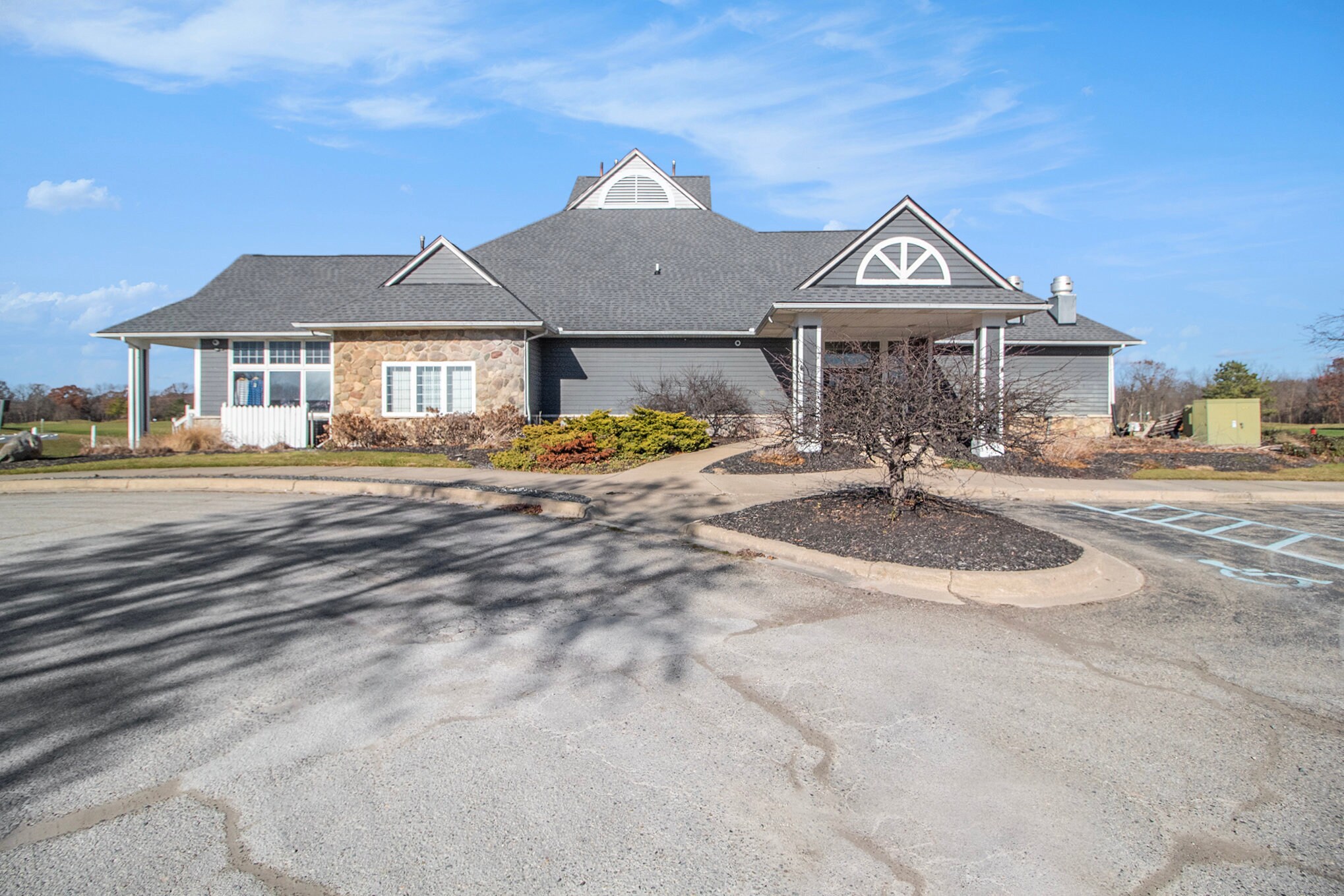 1111 6 Mile Rd, Whitmore Lake, MI à vendre Photo du bâtiment- Image 1 de 6