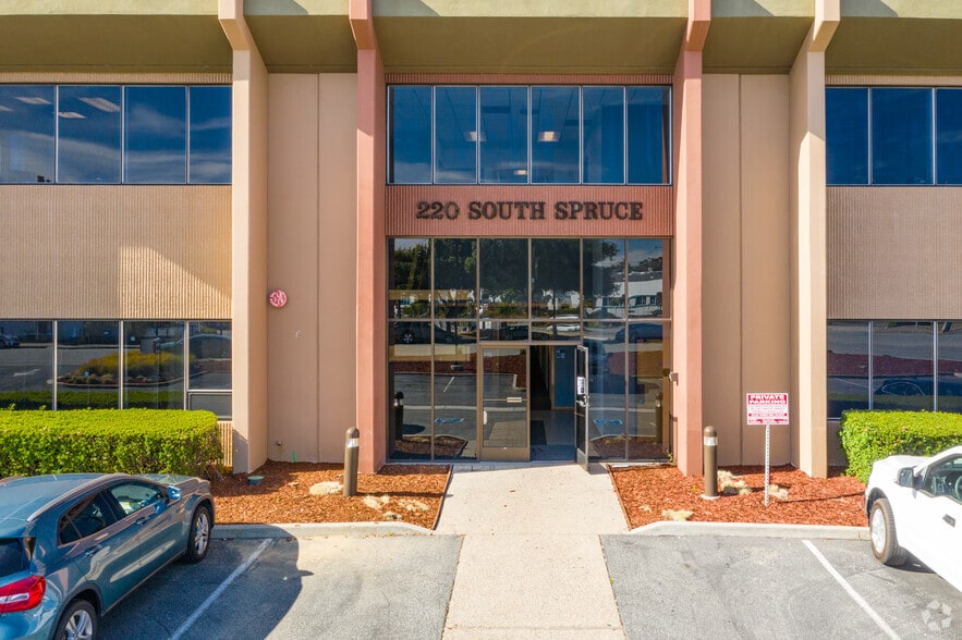 220 S Spruce Ave, South San Francisco, CA for lease - Building Photo - Image 3 of 5