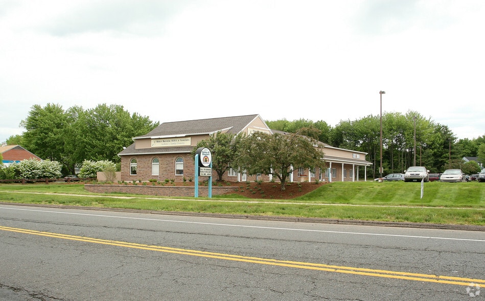 15 Morgan Farms Dr, South Windsor, CT for sale - Primary Photo - Image 1 of 30