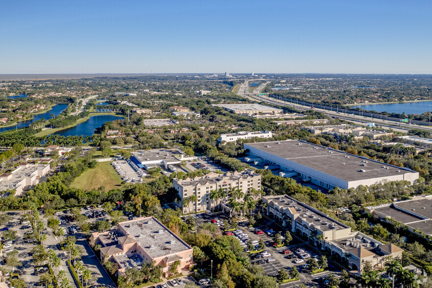 2201-2225 N Commerce Pky, Weston, FL à louer - Photo principale - Image 3 de 3