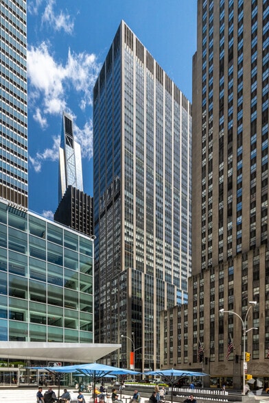 1290 Avenue of the Americas, New York, NY à louer - Photo du bâtiment - Image 3 de 10