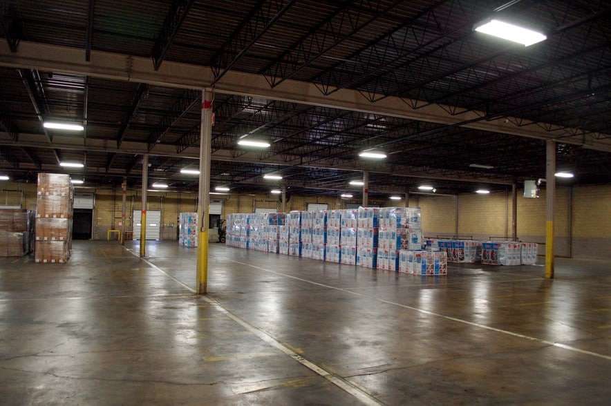 1366 Commerce Dr, Stow, OH for lease - Interior Photo - Image 2 of 11