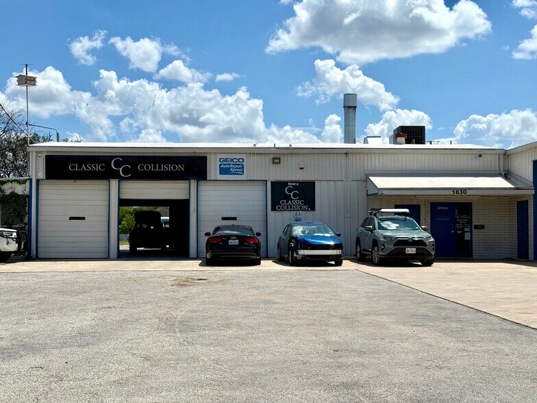 1830 Jackson Keller Rd, San Antonio, TX à vendre - Photo du bâtiment - Image 3 de 30