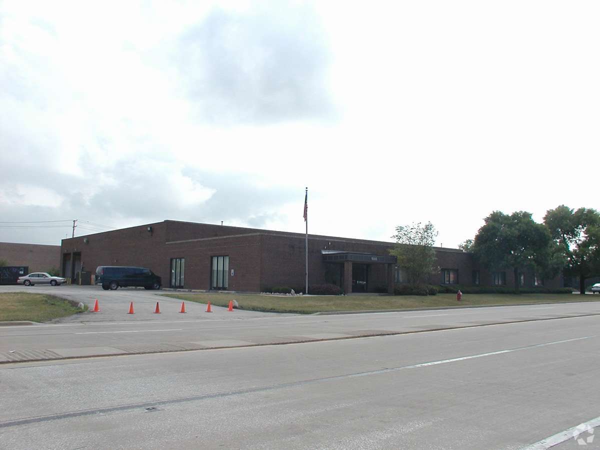 1555 Landmeier Rd, Elk Grove Village, IL for lease Building Photo- Image 1 of 3