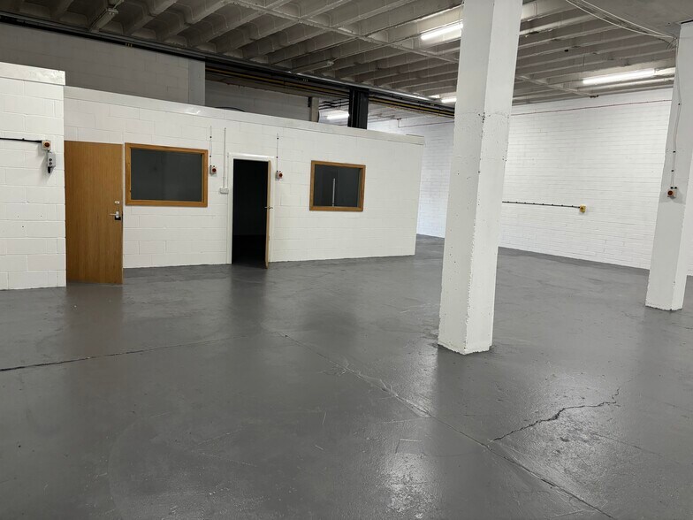 42 Bone Ln, Newbury à louer - Photo du bâtiment - Image 3 de 10