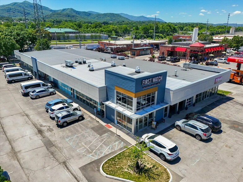1300-1338 W Main St, Salem, VA for lease - Building Photo - Image 3 of 5