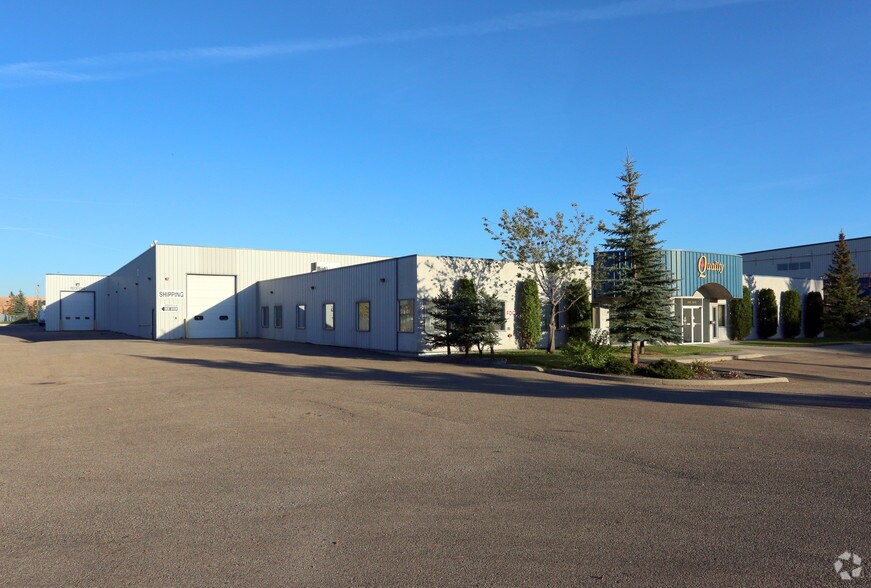 9285 49 St NW, Edmonton, AB à vendre - Photo principale - Image 1 de 17