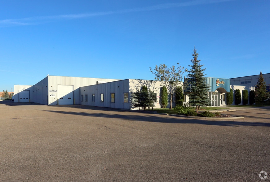 9285 49 St NW, Edmonton, AB for sale - Primary Photo - Image 1 of 17
