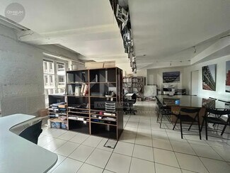 Plus de détails pour Multi-résidentiel à vendre