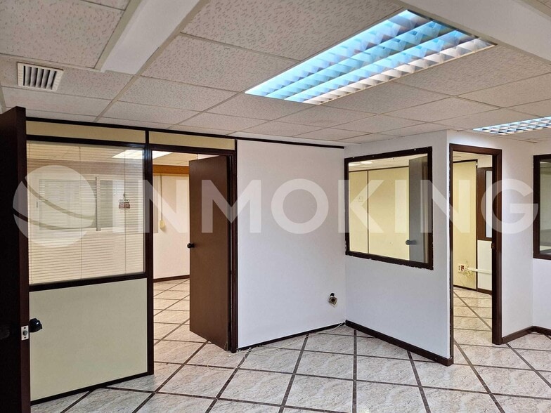 Office in València, Valencia for lease - Interior Photo - Image 3 of 6
