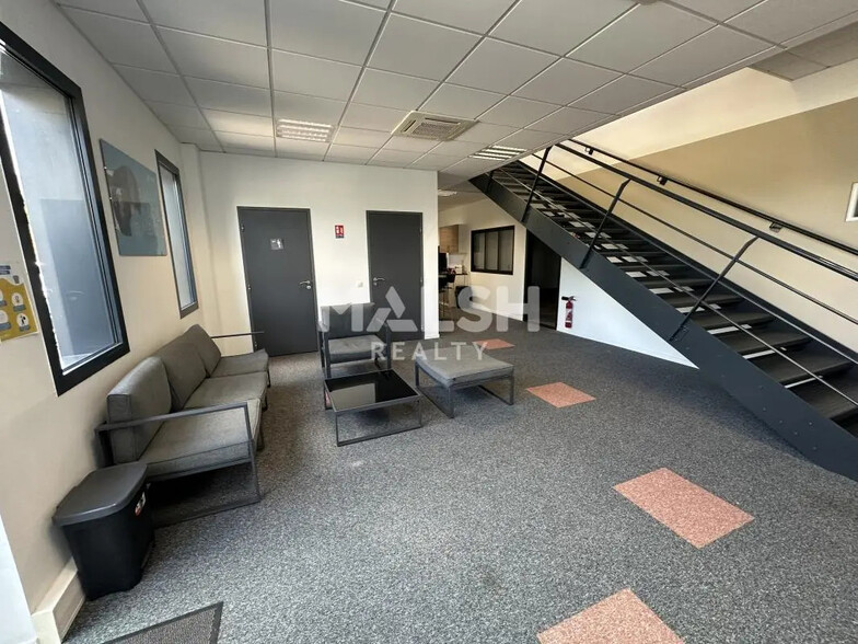 Office in Villefontaine for lease - Lobby - Image 2 of 6