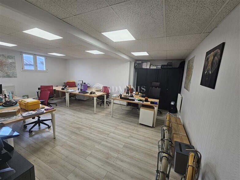 Office in Neuilly-sur-Marne for lease - Interior Photo - Image 2 of 6