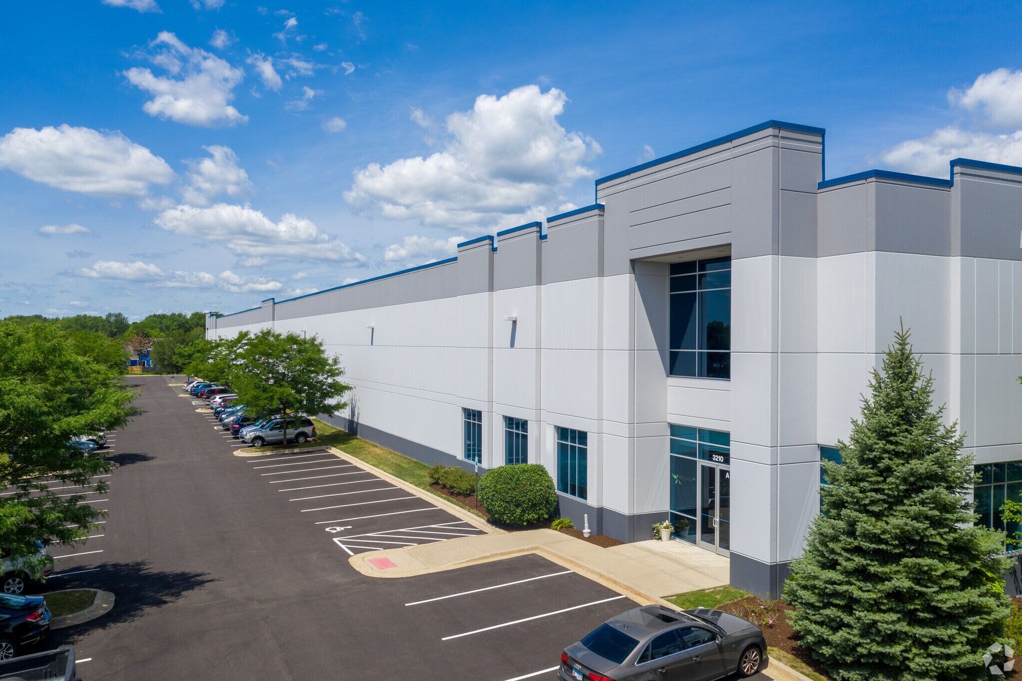 3210 Oak Grove Ave, Waukegan, IL à louer Photo du bâtiment- Image 1 de 9