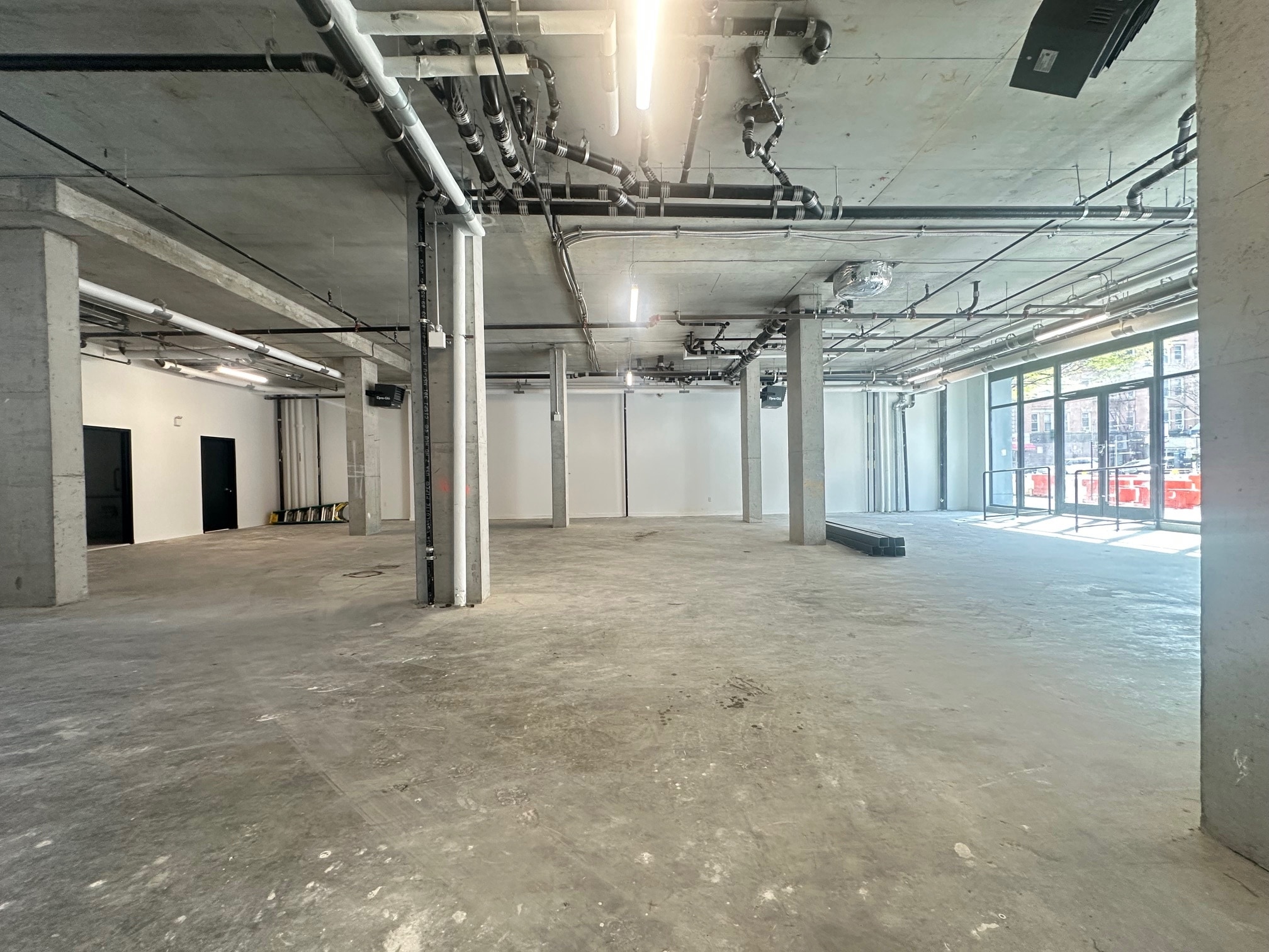 1024 Manhattan Ave, Brooklyn, NY for lease Interior Photo- Image 1 of 9