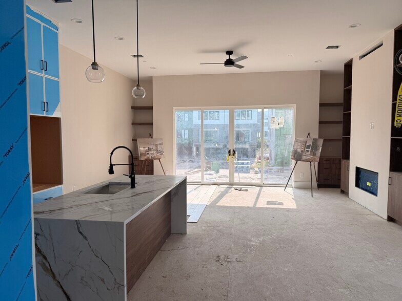 5821 Winsome Ln, Houston, TX à vendre - Photo du bâtiment - Image 3 de 40
