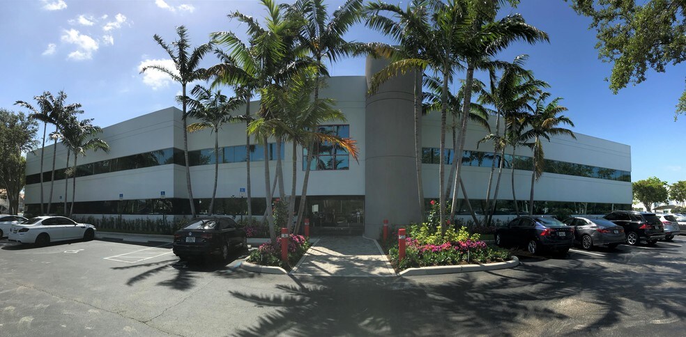 551 NW 77th St, Boca Raton, FL à louer - Photo du bâtiment - Image 3 de 16