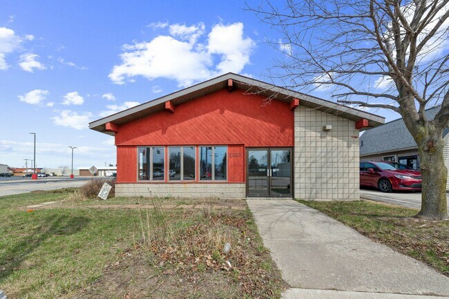 More details for 2430 Ludington St, Escanaba, MI - Retail for Lease