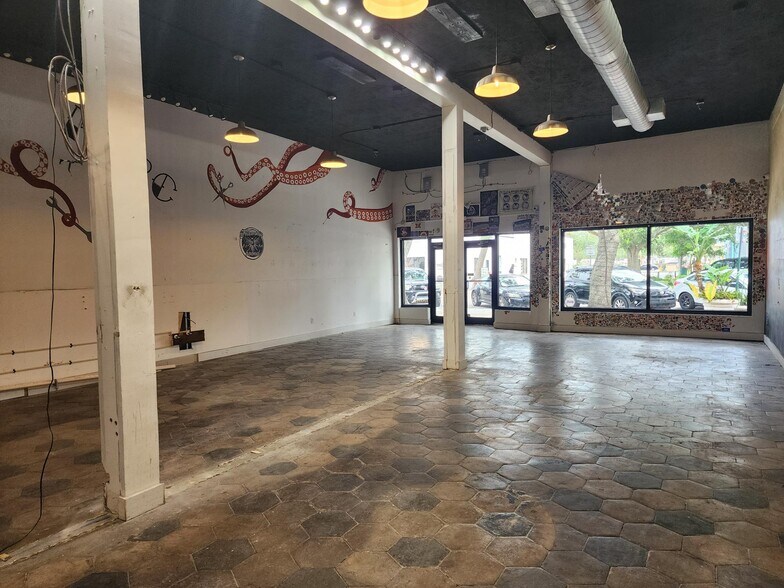 915 Central Ave, Saint Petersburg, FL à louer - Photo du bâtiment - Image 3 de 3