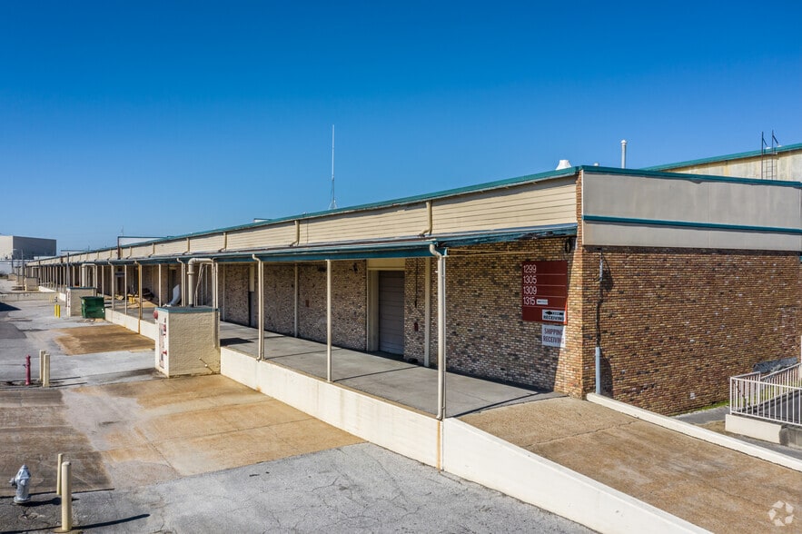 1299-1315 Farmville Dr, Memphis, TN à louer - Photo du bâtiment - Image 2 de 4