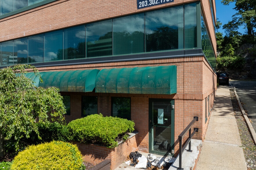 1234 Central Park Ave, Yonkers, NY à louer - Photo du bâtiment - Image 2 de 5