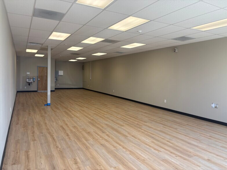 317 Lake Blvd, Redding, CA à louer - Photo du bâtiment - Image 3 de 8
