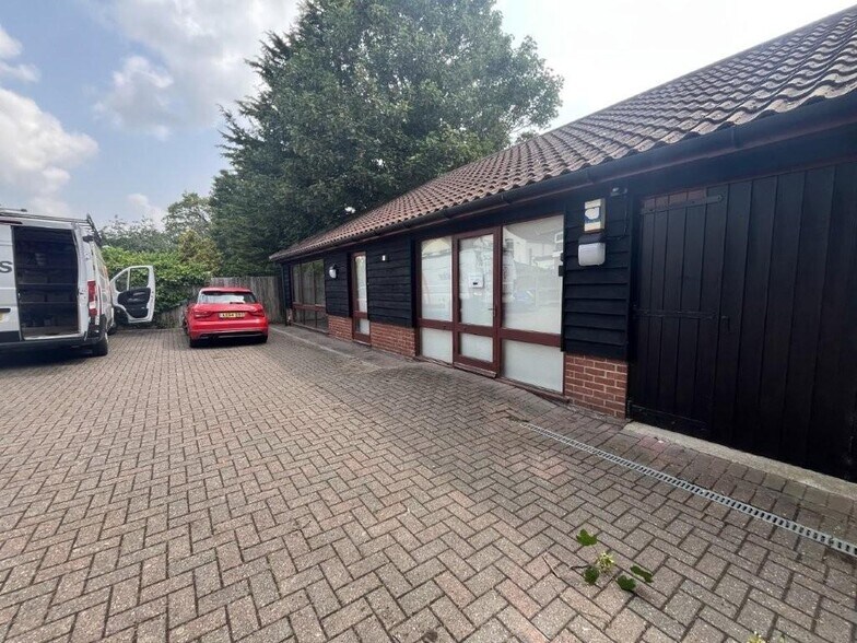 1A Norfolk Rd, Ipswich à louer - Photo du bâtiment - Image 2 de 9