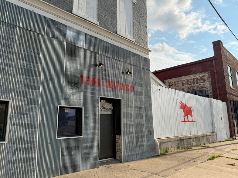 906 Hampshire St, Quincy, IL for sale - Building Photo - Image 2 of 20