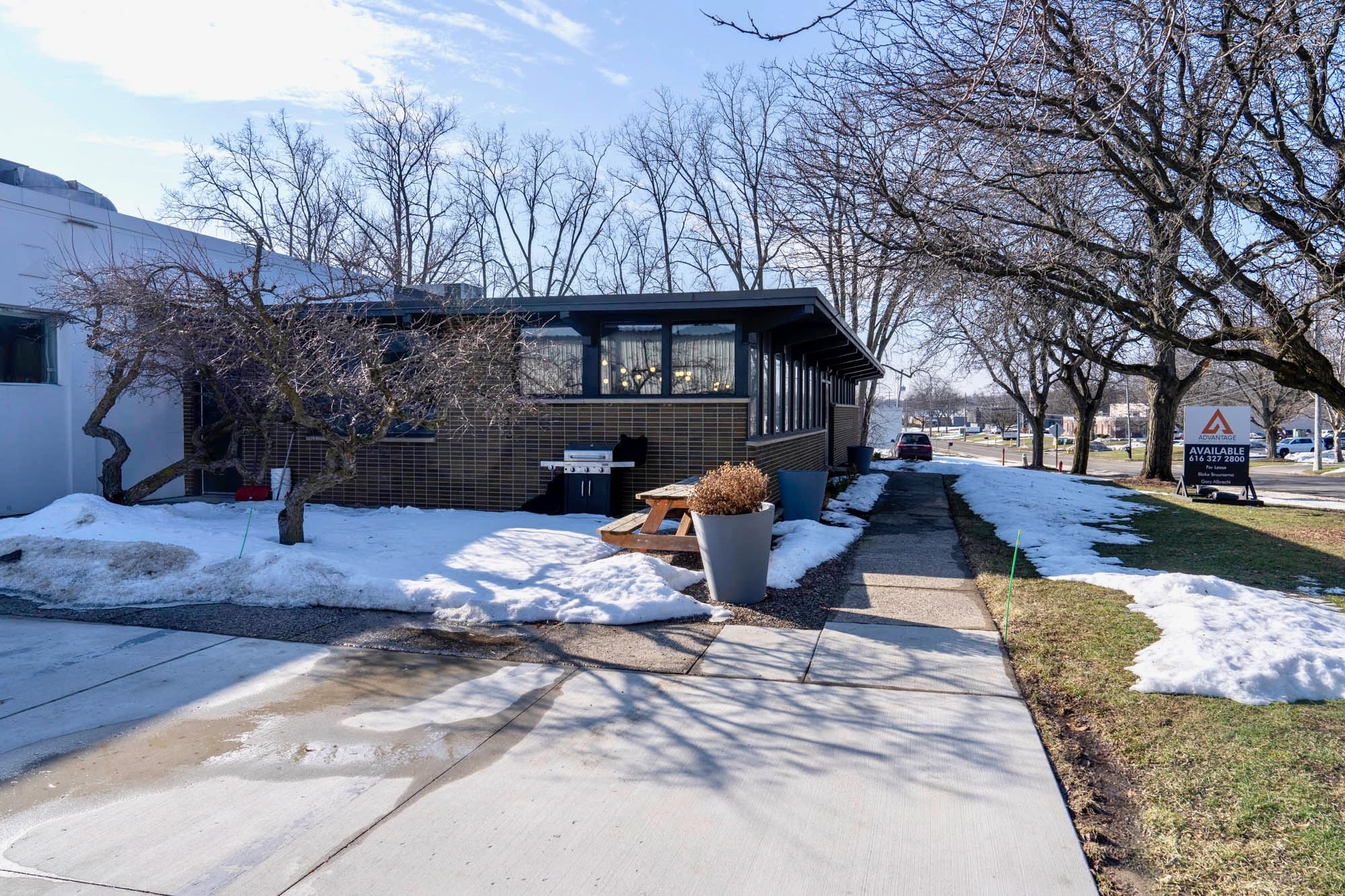 2350 Oak Industrial Dr NE, Grand Rapids, MI for lease Primary Photo- Image 1 of 6